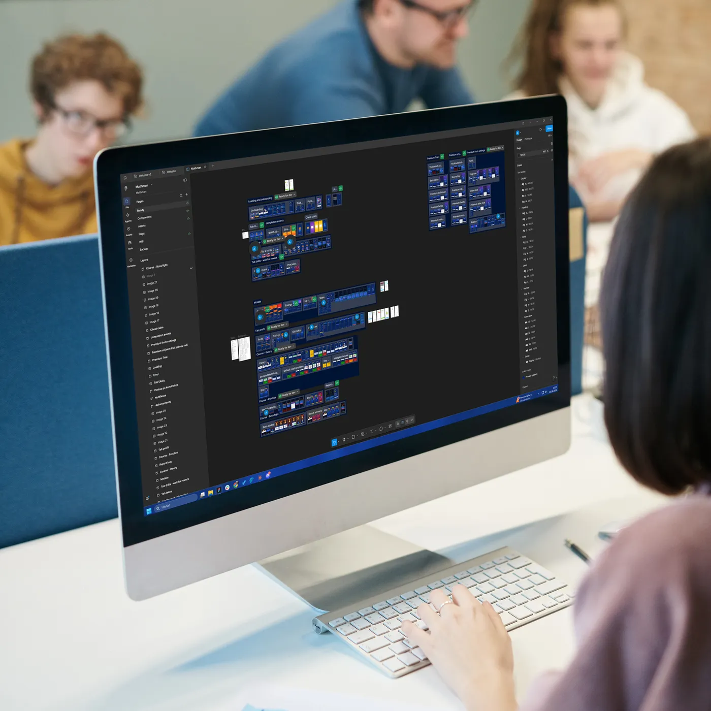 Tým Aestio nad návrhem produktu v designovém nástroji